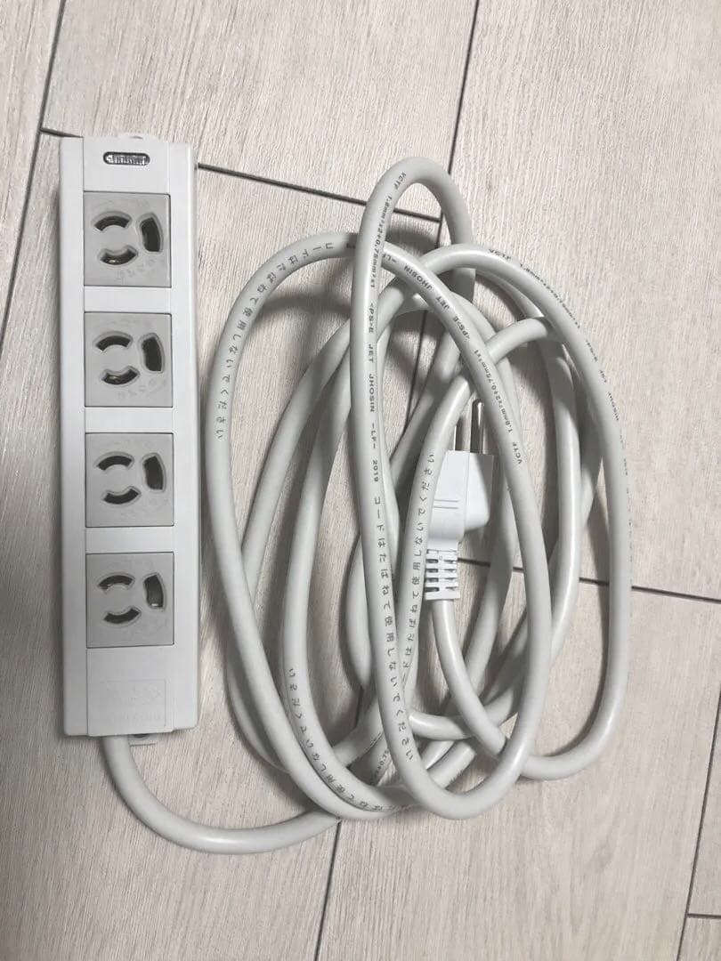 ス*ト様 【未使用】エレコム 電源タップ 4個口 3m 抜け止め防止 マグネット