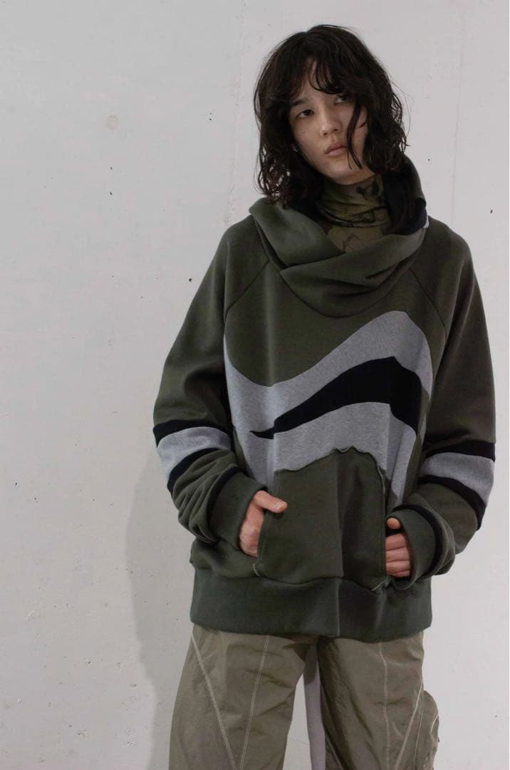 バルムング BALMUNG フロウクロスフーディ - ダークカーキ