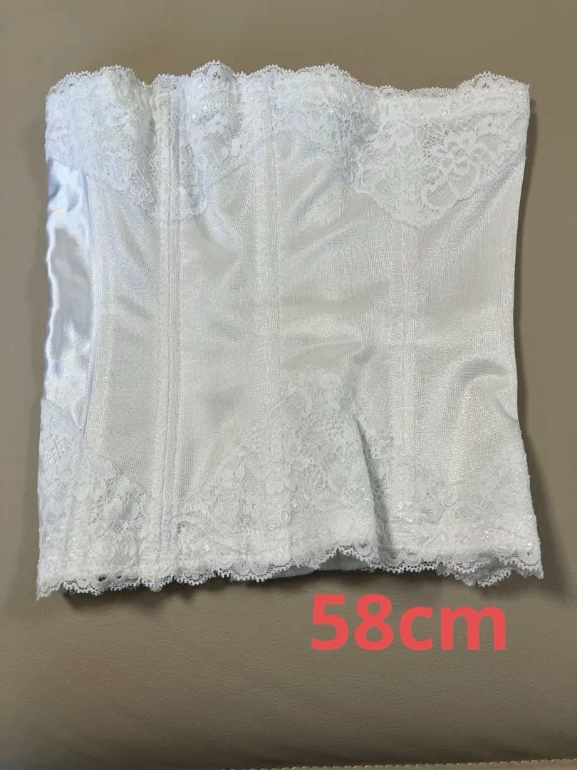 Triumph ブライダルインナー ホワイト レース コルセット　58cm by メルカリ