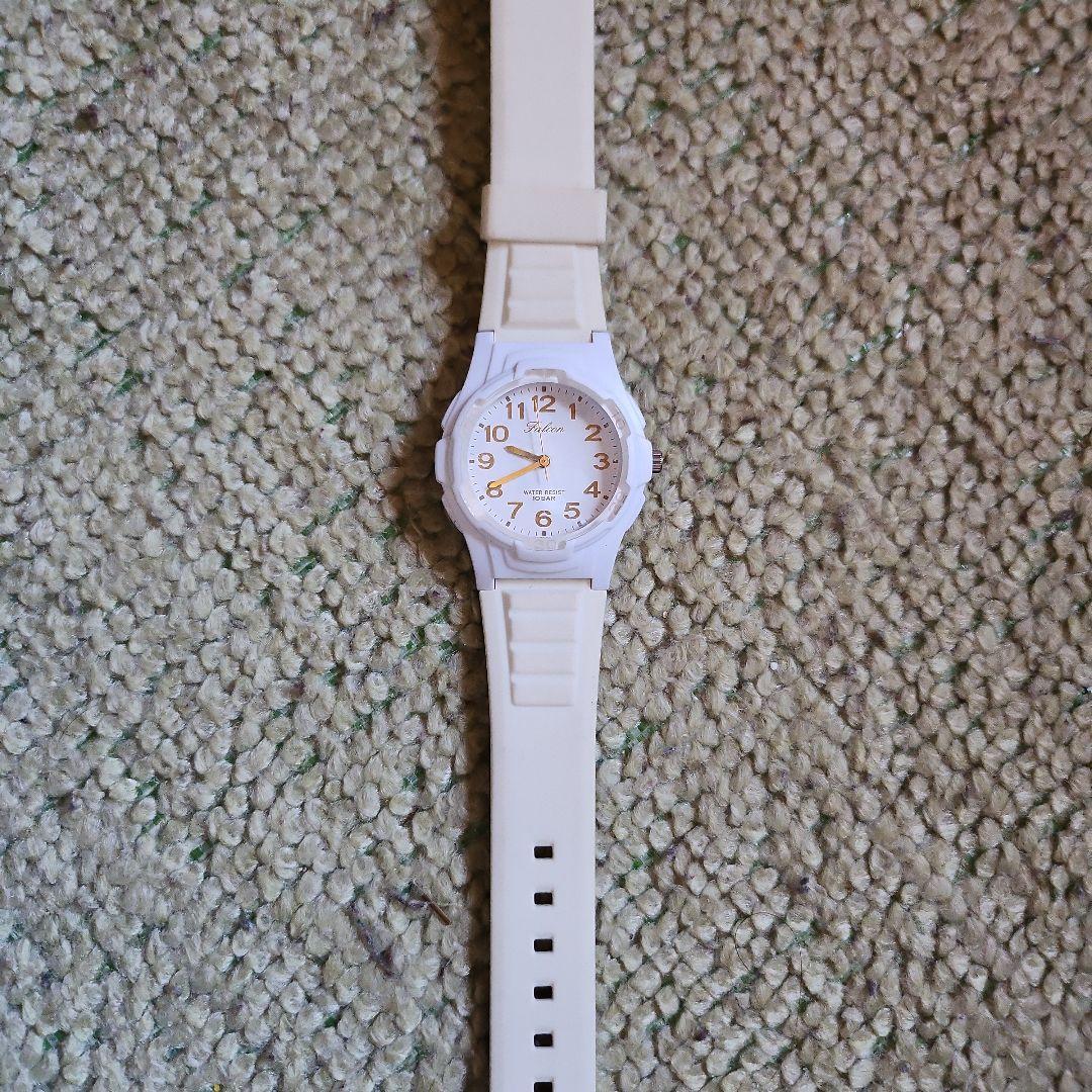 ホワイトシリコンアナログ時計