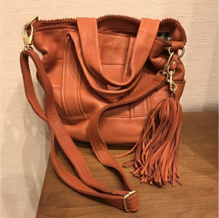 パピヨネ タッセル付きレザー2wayバック