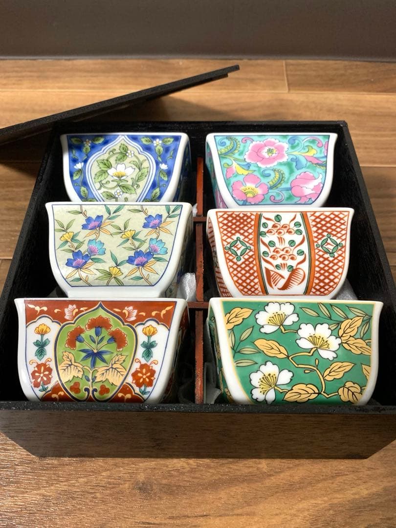 有田焼　 絵変わり角小鉢6枚　古伊万里　金彩　赤絵　色絵皿　花柄