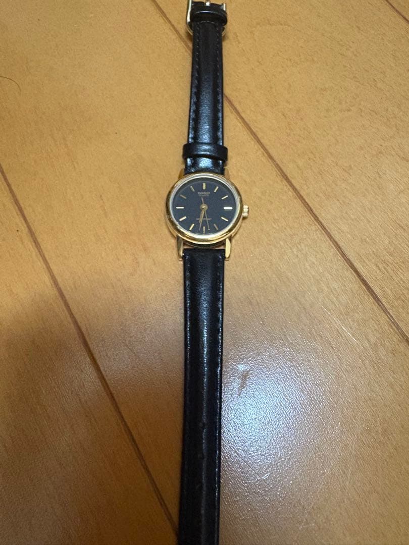 カシオ 黒レザー ゴールドクォーツ　LTP-1095腕時計　電池切れ