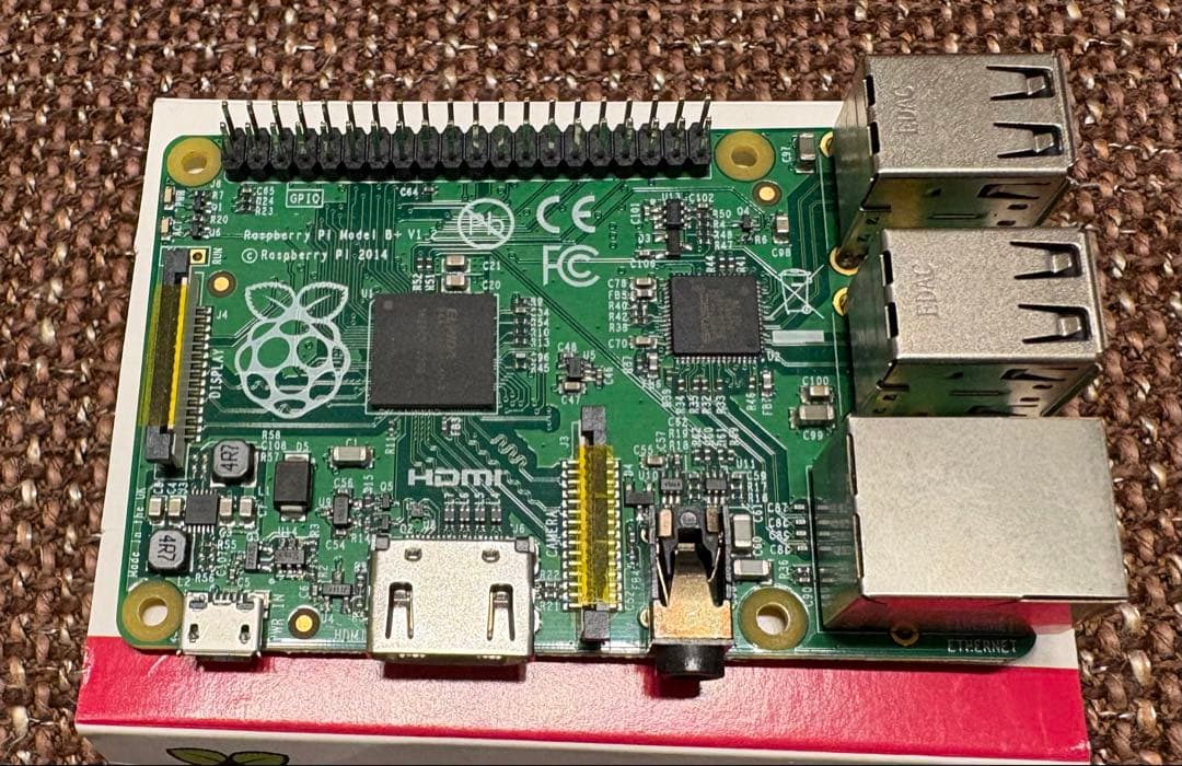 Raspberry Pi Model B+ V1.2 本体