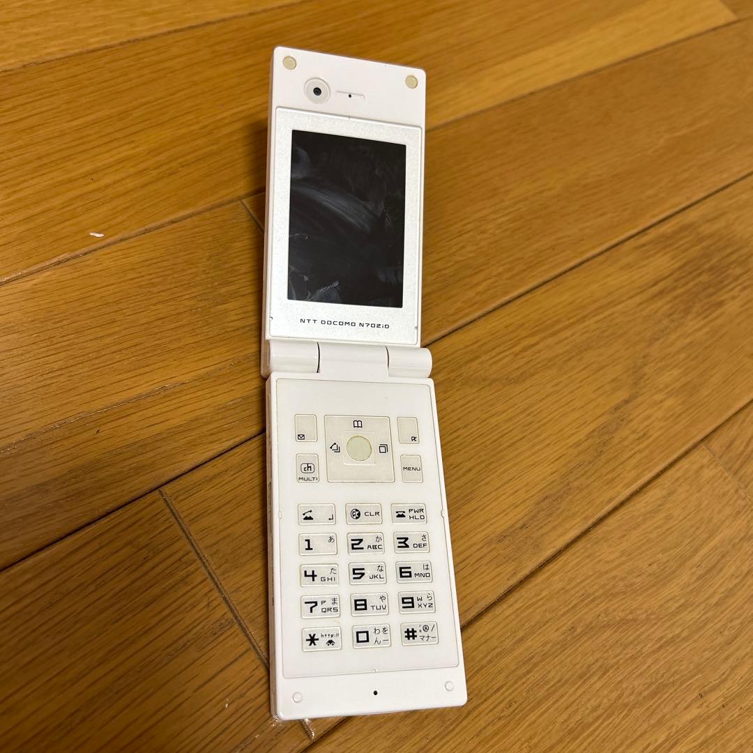折りたたみ式 ホワイト　本体　ガラケー　N702iD