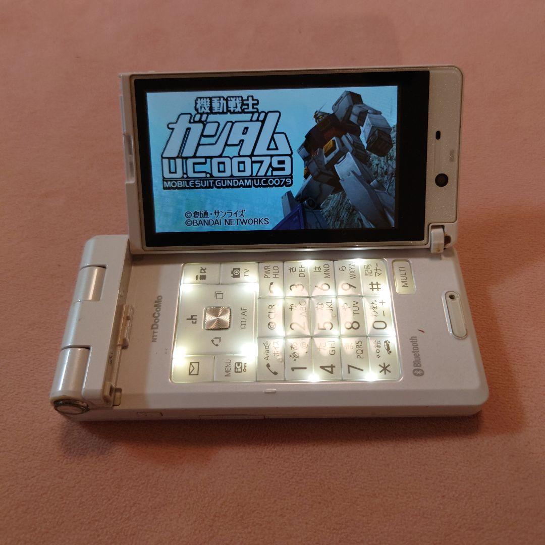 P906i docomo ホワイト　美品