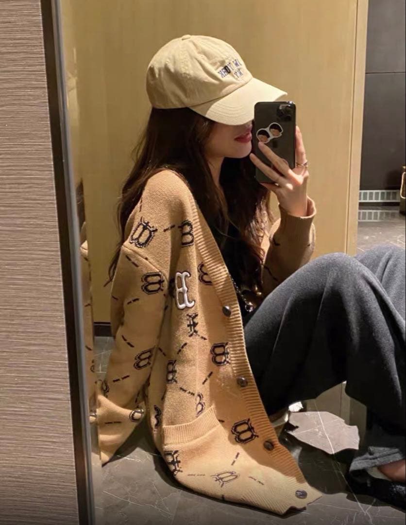 ベージュ ニットカーディガン Bロゴ MLB