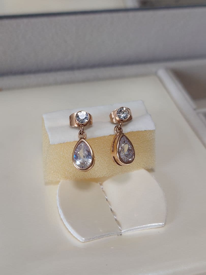 Strength サージカルステンレス ジルコニア 揺れるピアス ピンクゴールド