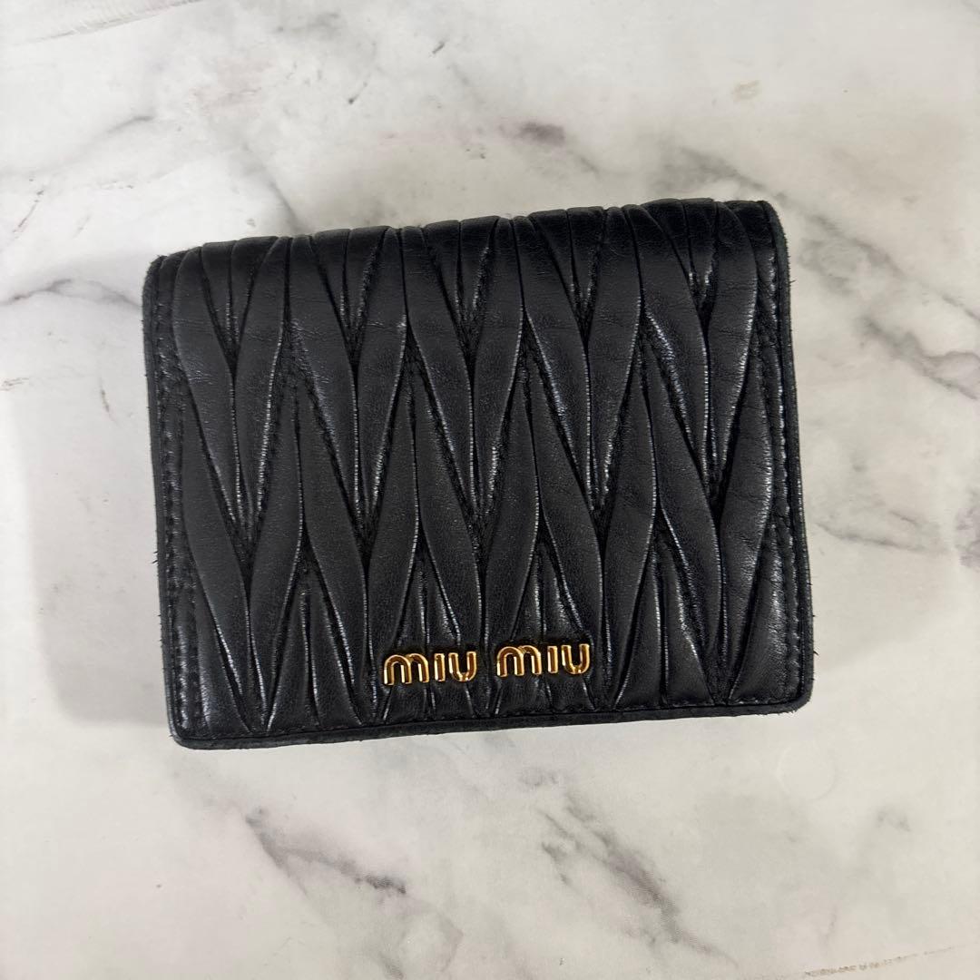 miu miu マテラッセ 二つ折り財布 ブラック