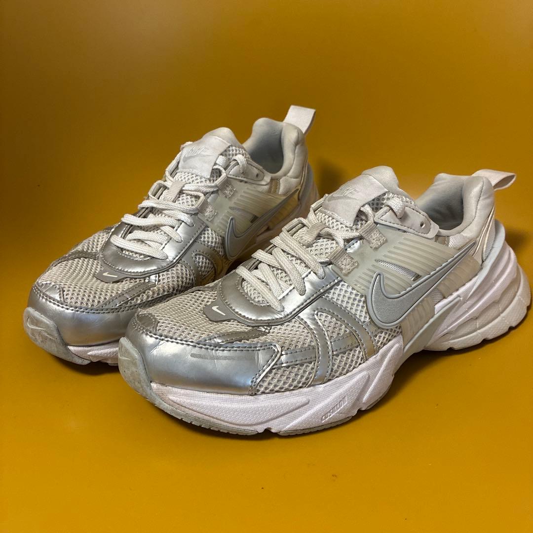 NIKE ナイキ V2K RUN スニーカー ホワイトシルバー 限定