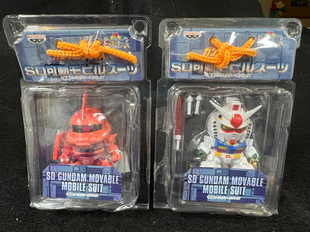 SD可動モビルスーツ　ガンダム　シャア専用ザク　2体セット