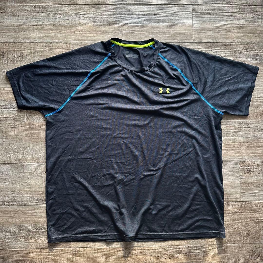 UNDER ARMOUR Tシャツ 速乾 軽量 トレーニング　　スポーツ