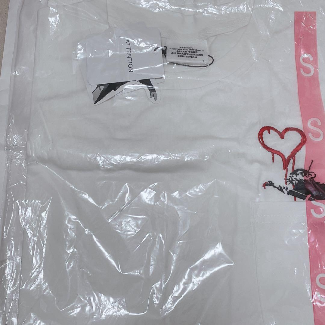 バンクシー展 公式Tシャツ ネズミ ステッカー付き by メルカリ