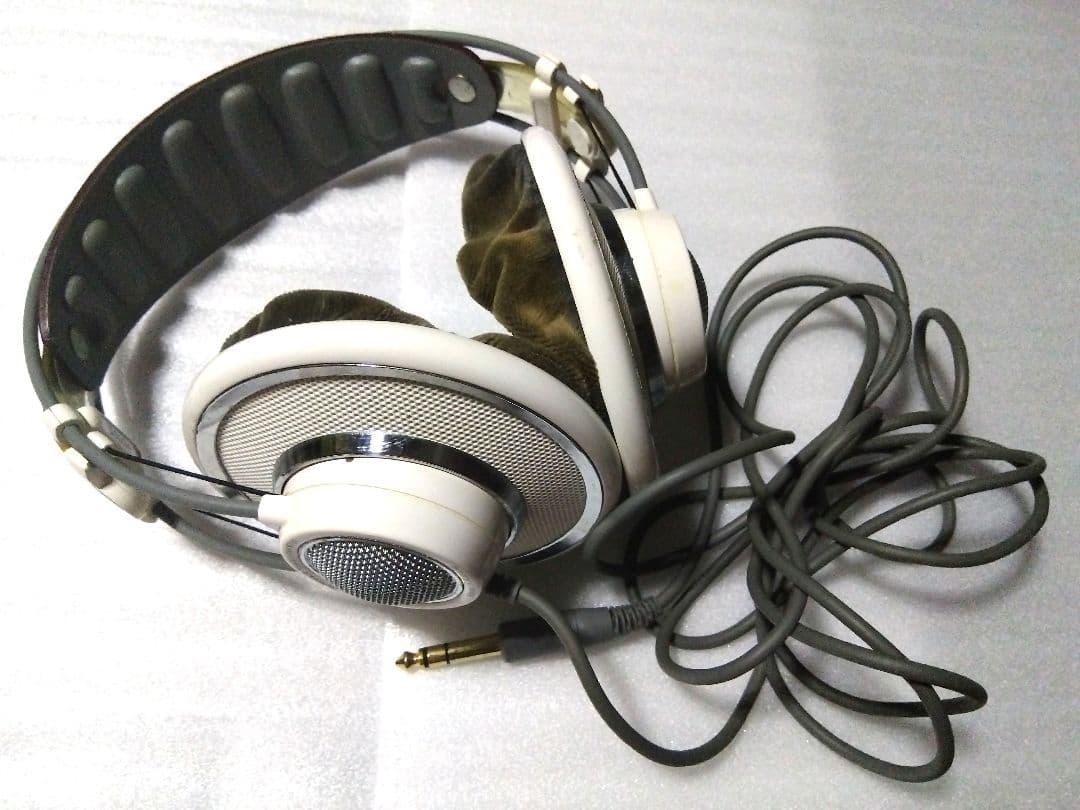 AKG オープン型ヘッドフォン K701