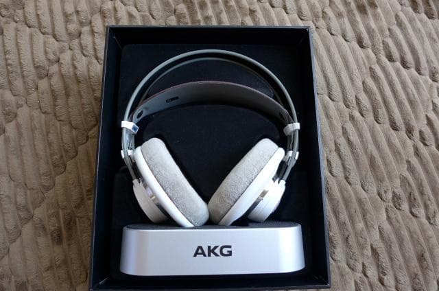 AKG オープン型ヘッドフォン K701