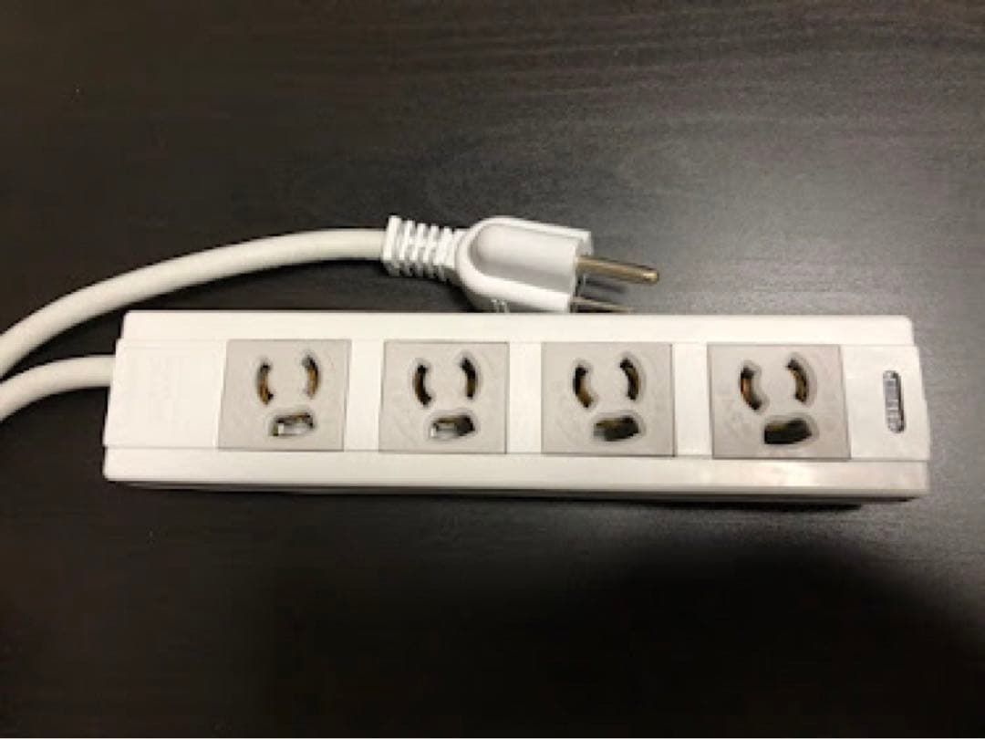 こ*こ様 【未使用】エレコム 電源タップ 4個口 3m 抜け止め マグネット付