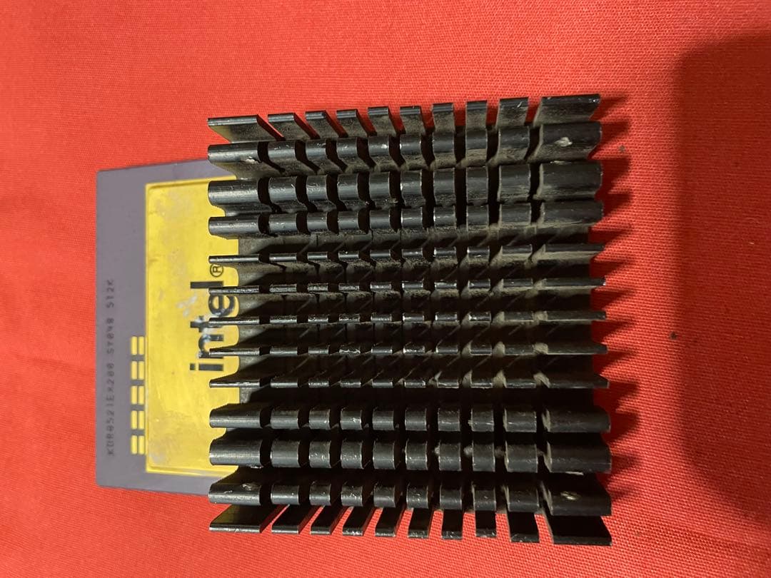 Intel Pentium Pro CPU ヒートシンク付き