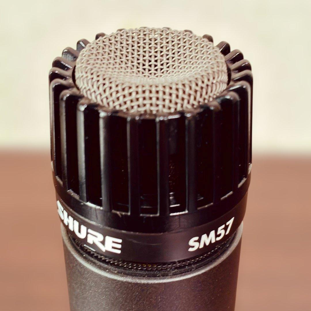 【美品】SHURE SM57 ダイナミックマイク 本体・ホルダー・ケース