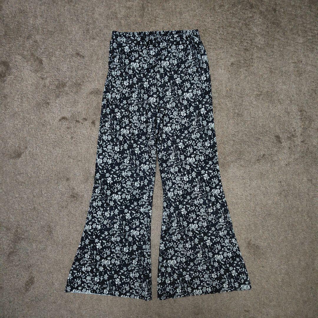 小花柄プリーツ ワイドパンツ フレアパンツ 黒 M ウエストゴム ノームコア