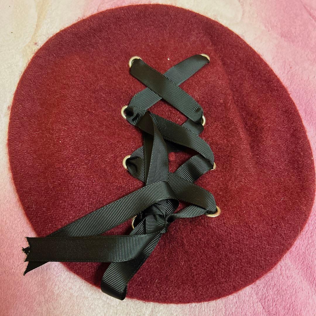 ベレー帽 ワインレッド 赤系 レースアップ リボン 黒 ブラック by メルカリ