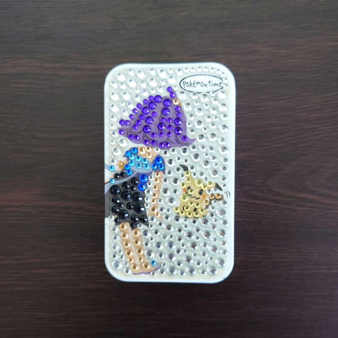 キラキラ缶コレクション ミミッキュ アセロラ by メルカリ