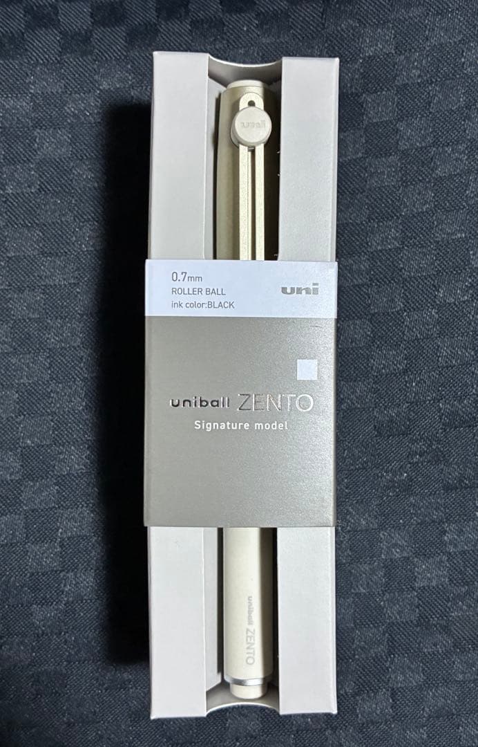 ユニボール ゼント シグニチャーモデル ZENTO uniball 0.7mm