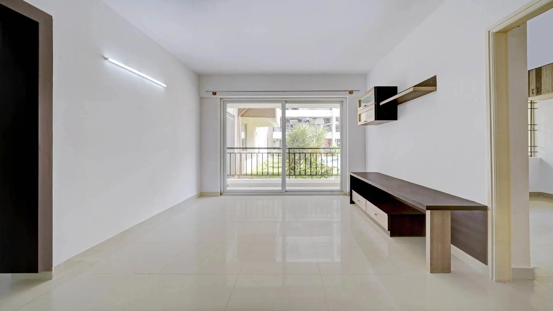 hall_front2.webp