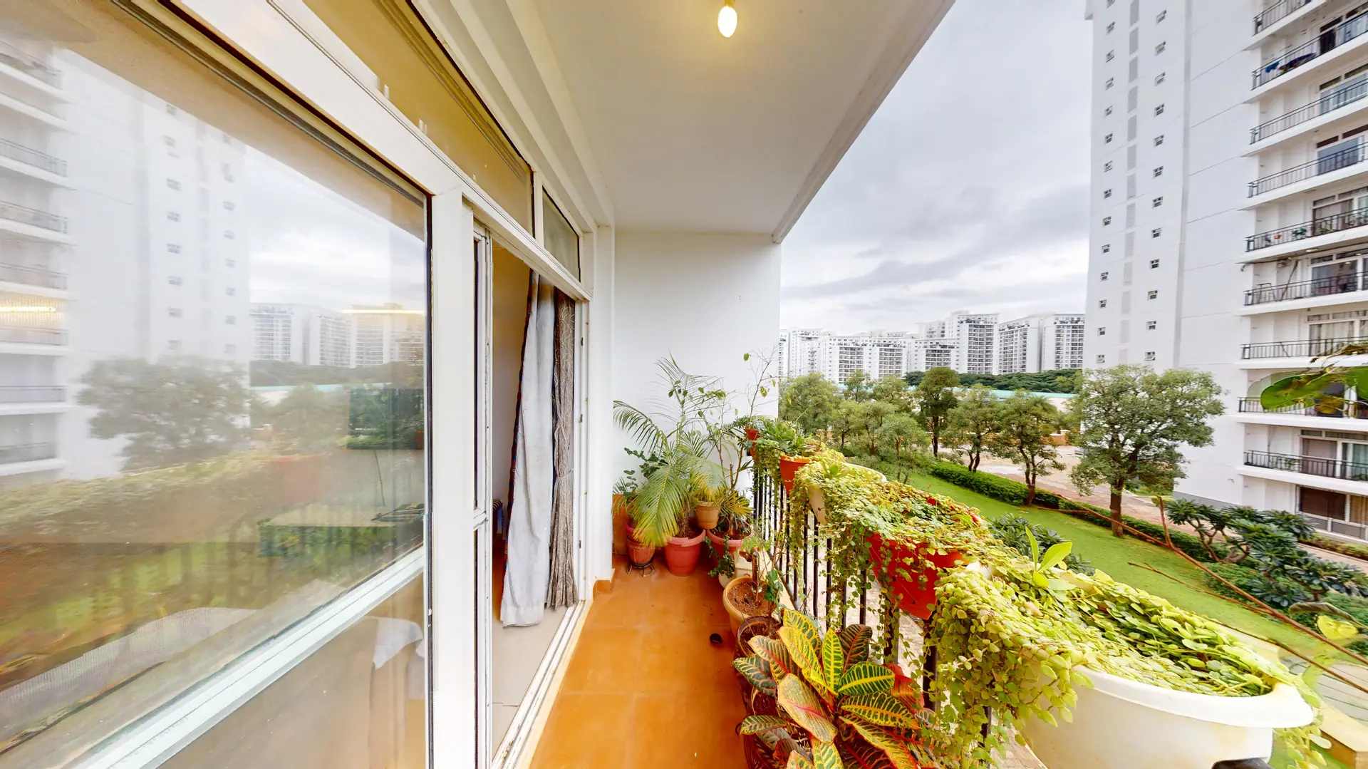 Block-13-2BHK-Prestige-Shantiniketan-08182025_150205.jpg