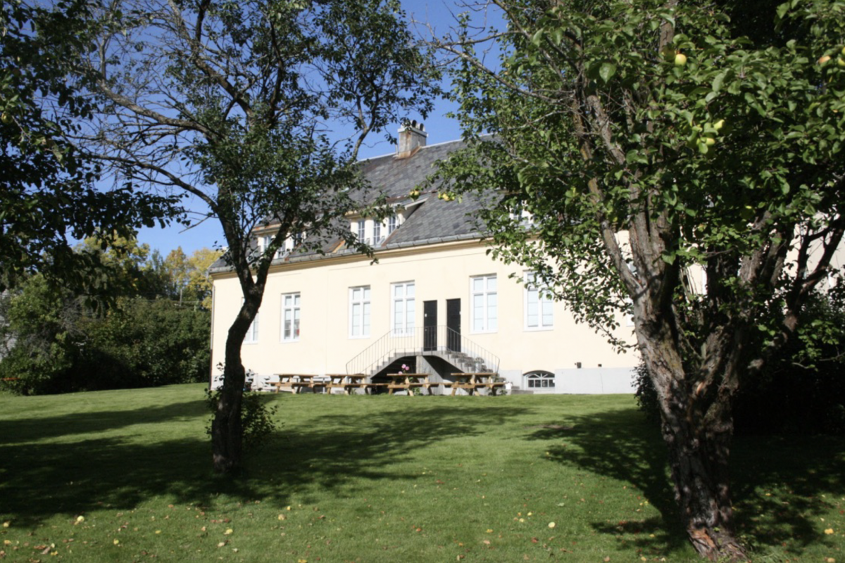 Søndre Tåsen gård med hagen