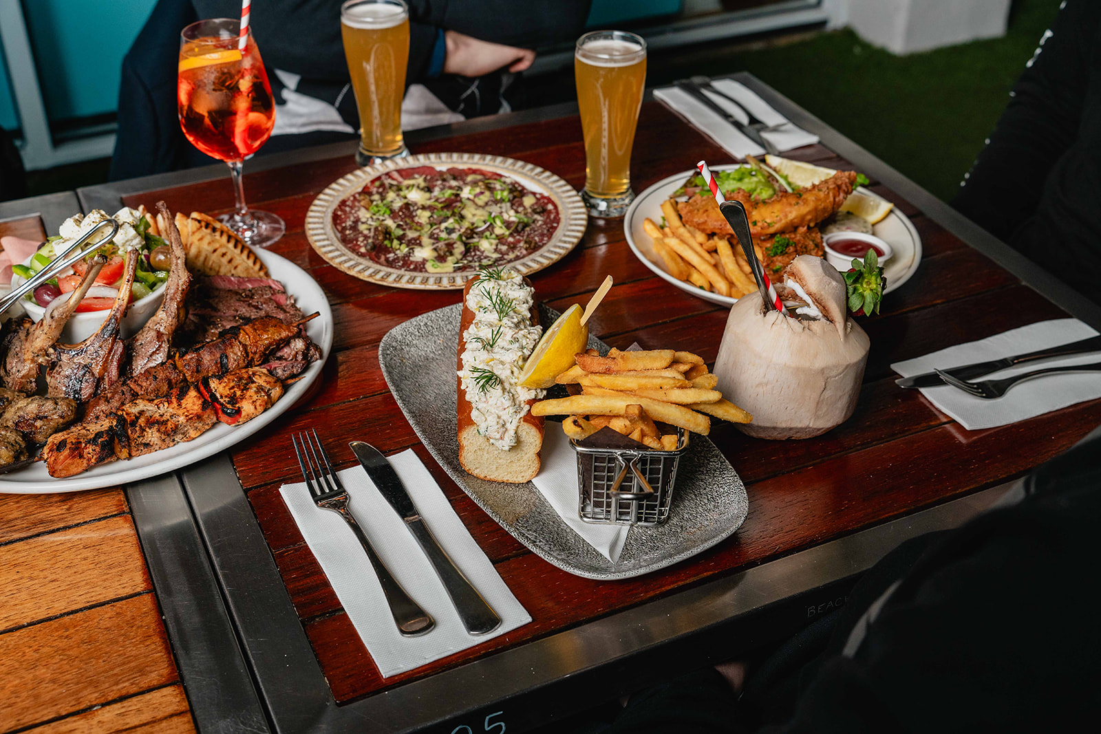 Outdoor dining at Beachcomber