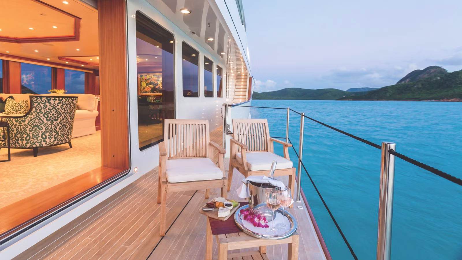 5feba7314db8b-yacht-mim-charter-superyacht-iyc-balcony