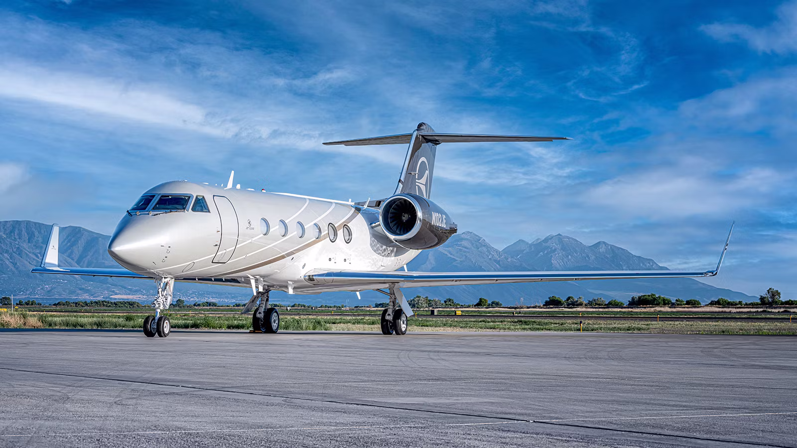 6230d87eebd9e-jet-edge-runway-1600x900