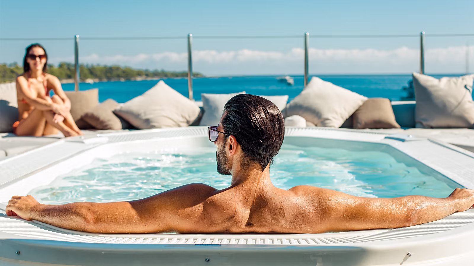 Charter yachts with a Jacuzzi or a Hot Tub