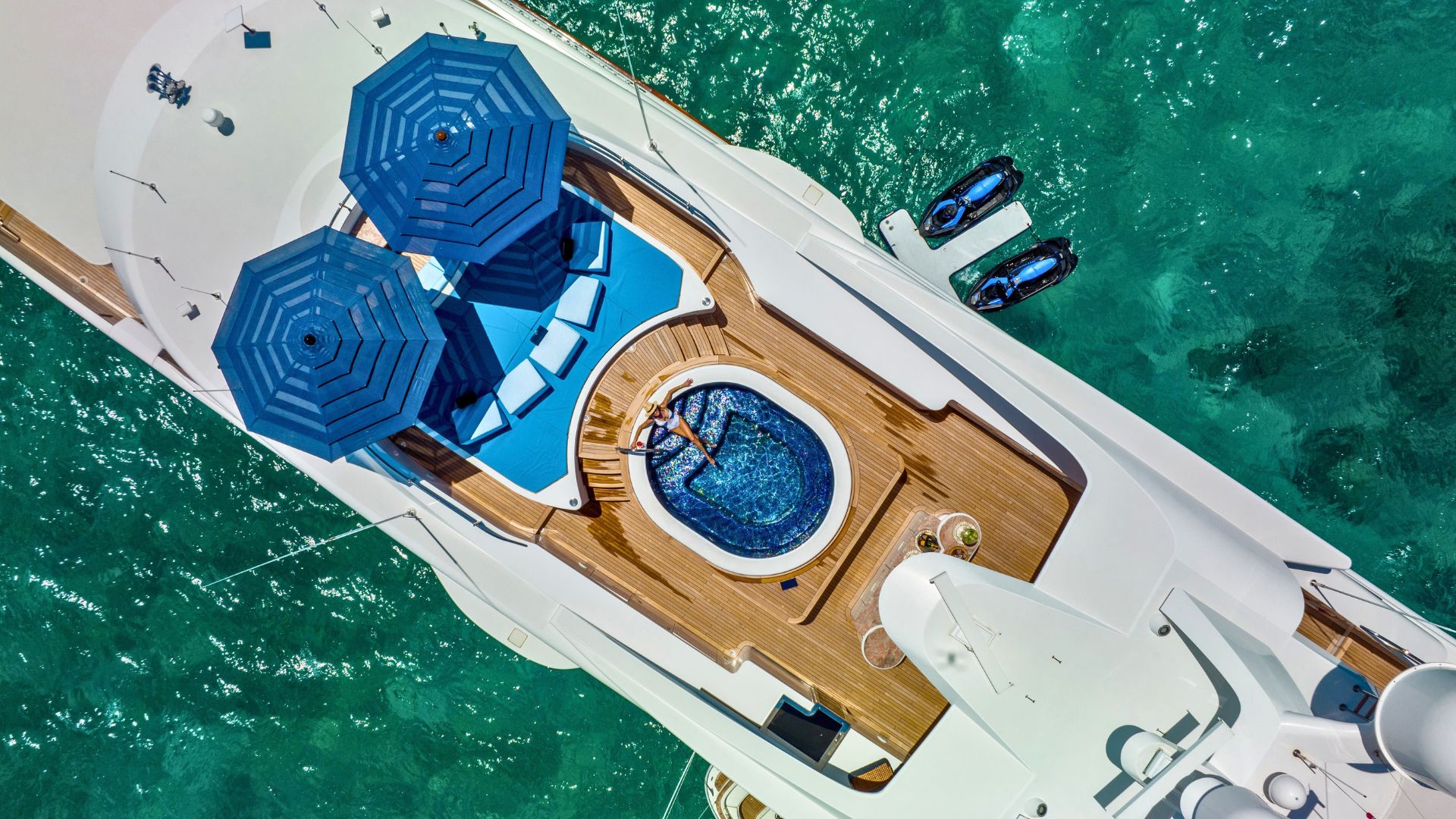 top down view of the jacuzzi of the iyc yacht next chapter