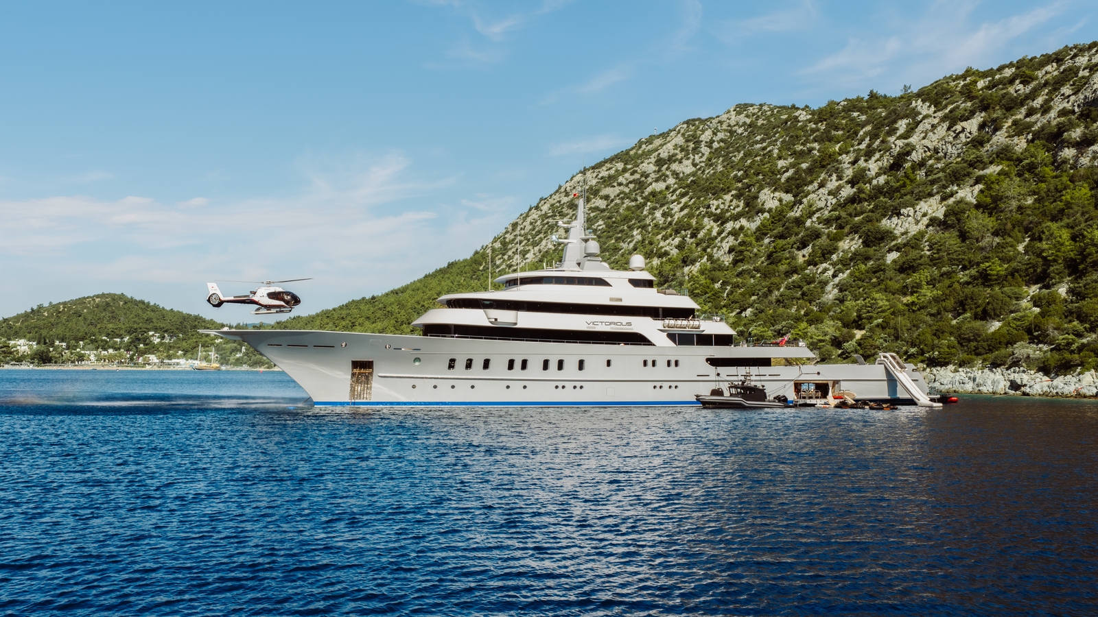 IYC’s expert charter team has access and in-depth knowledge on all crewed charter yachts