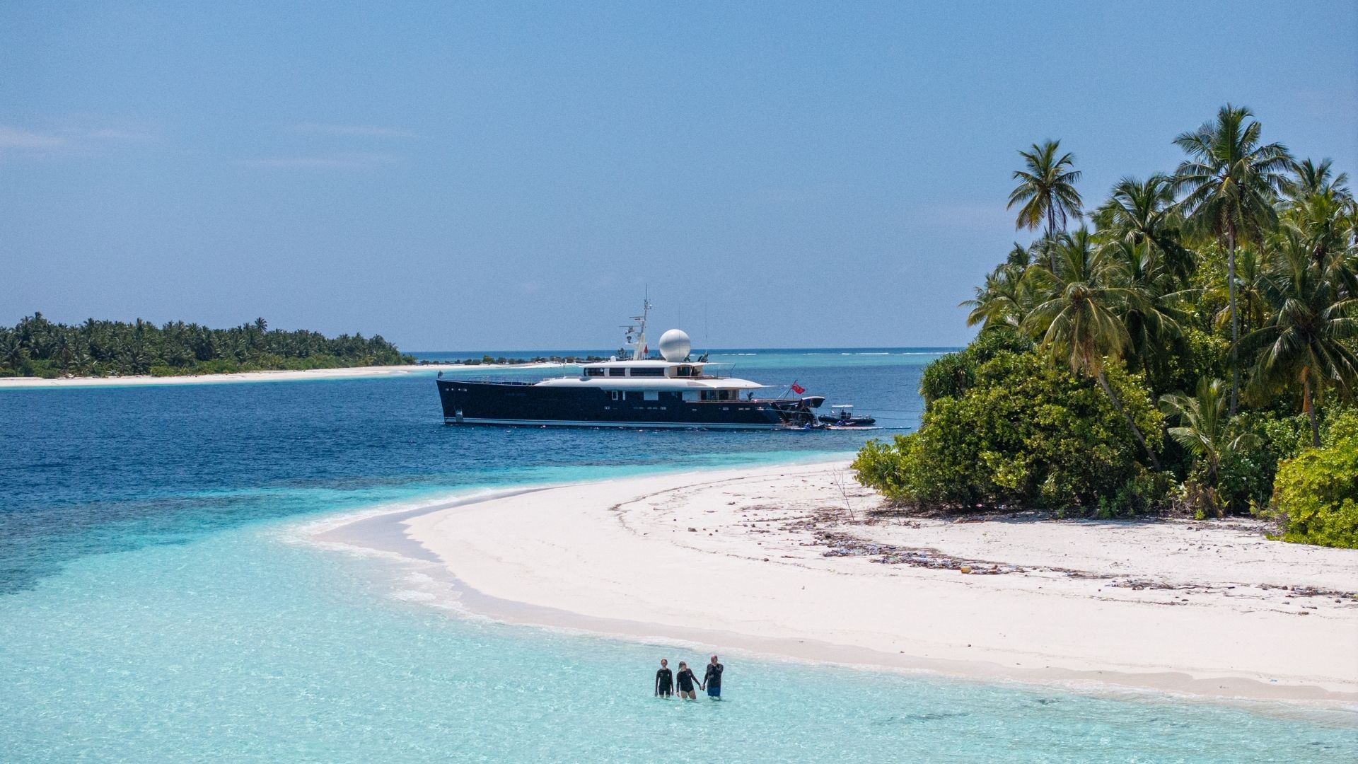 Galileo with guests and island 