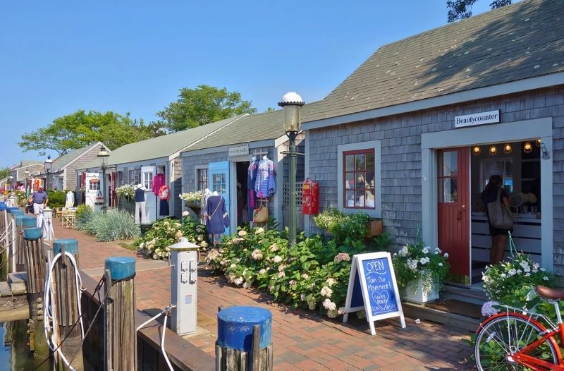 shops at the harbor of nantucket new england