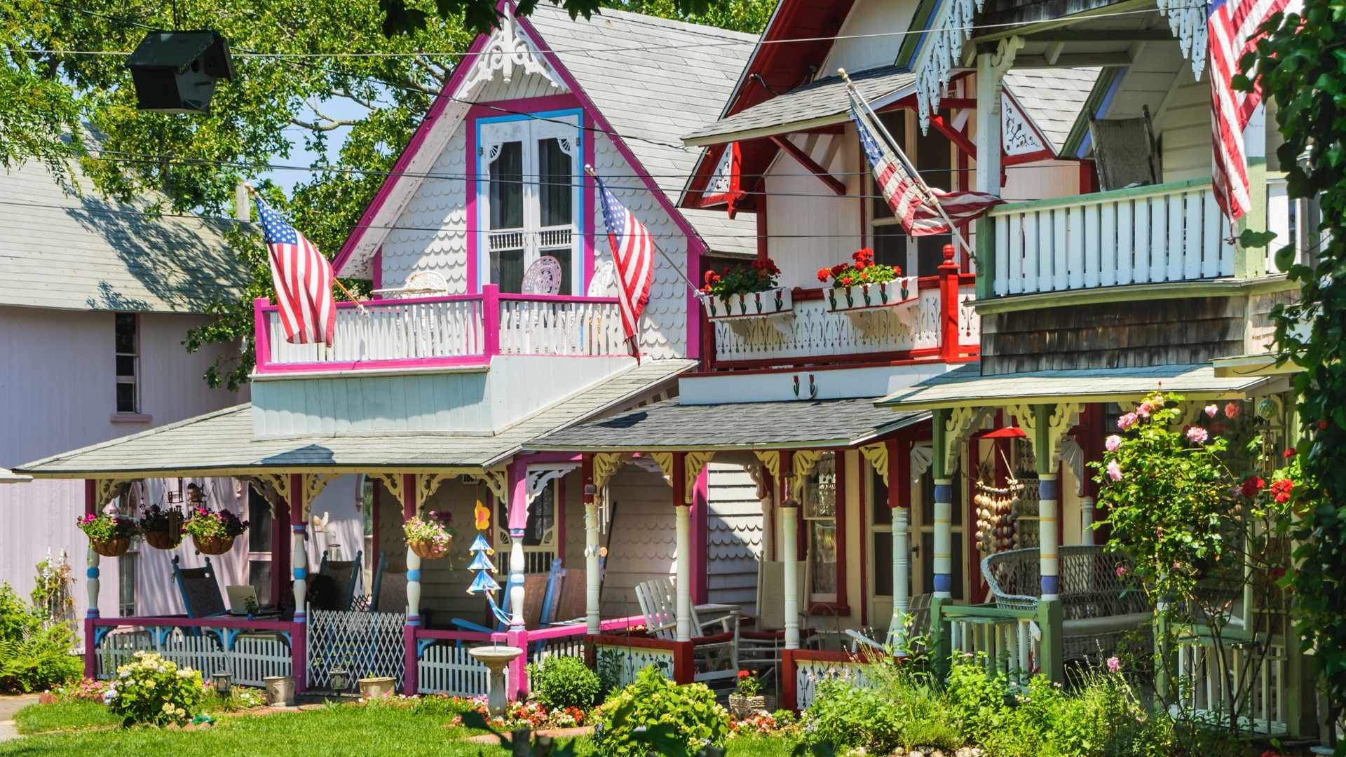 3 houses in oak bluffs new england at 4th of july
