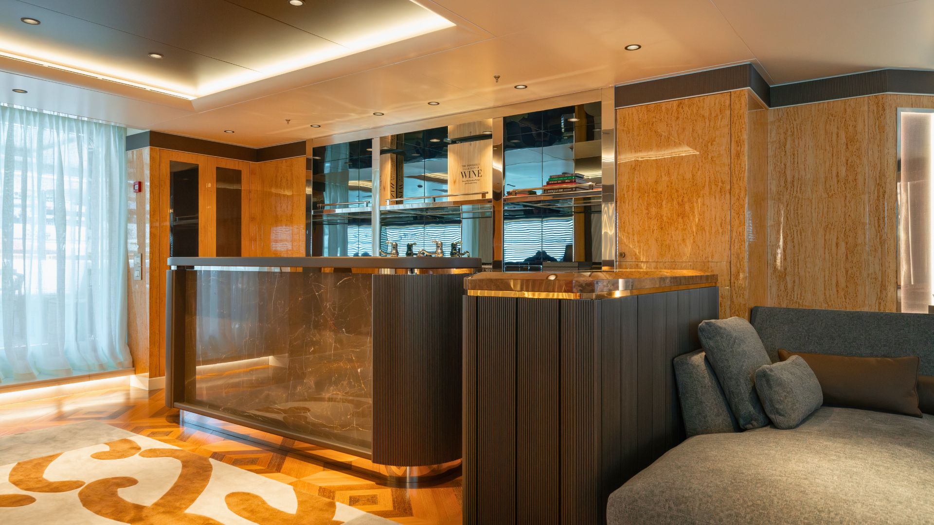 the bespoke bar in iyc yacht aelia main salon