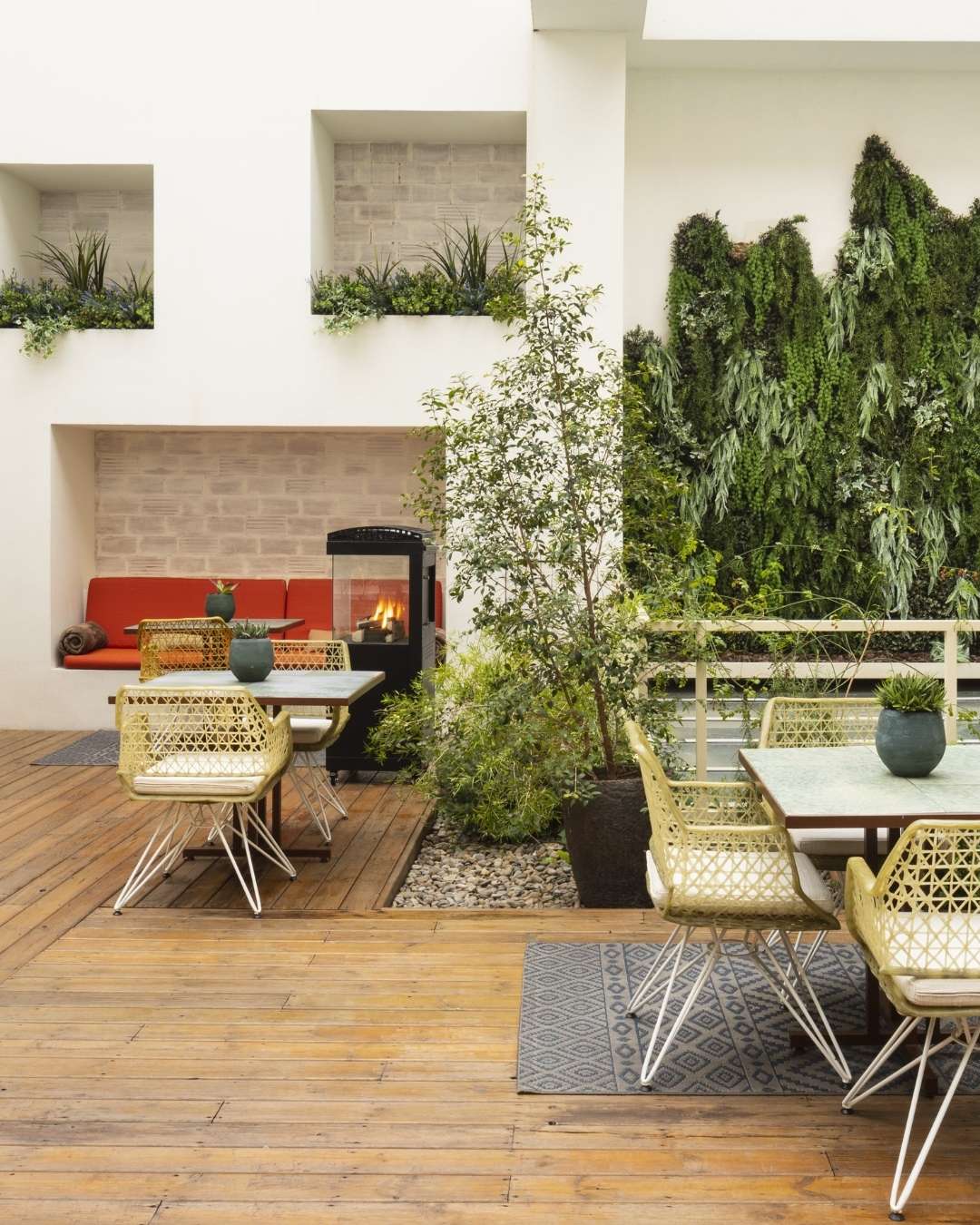 tables on the disfrutar michelin restaurant in barcelona