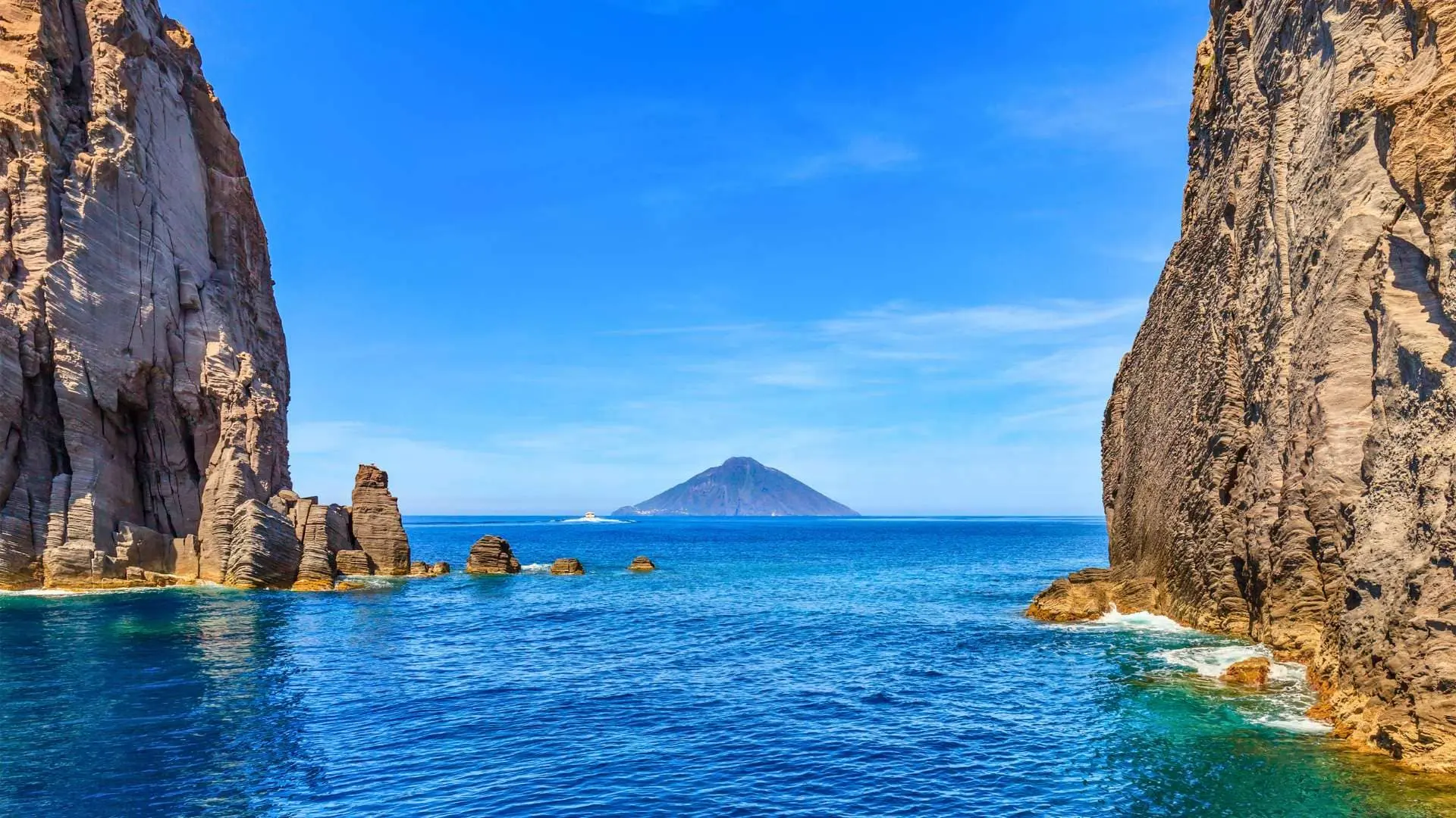 italy yacht charter hotspots aeolian islands