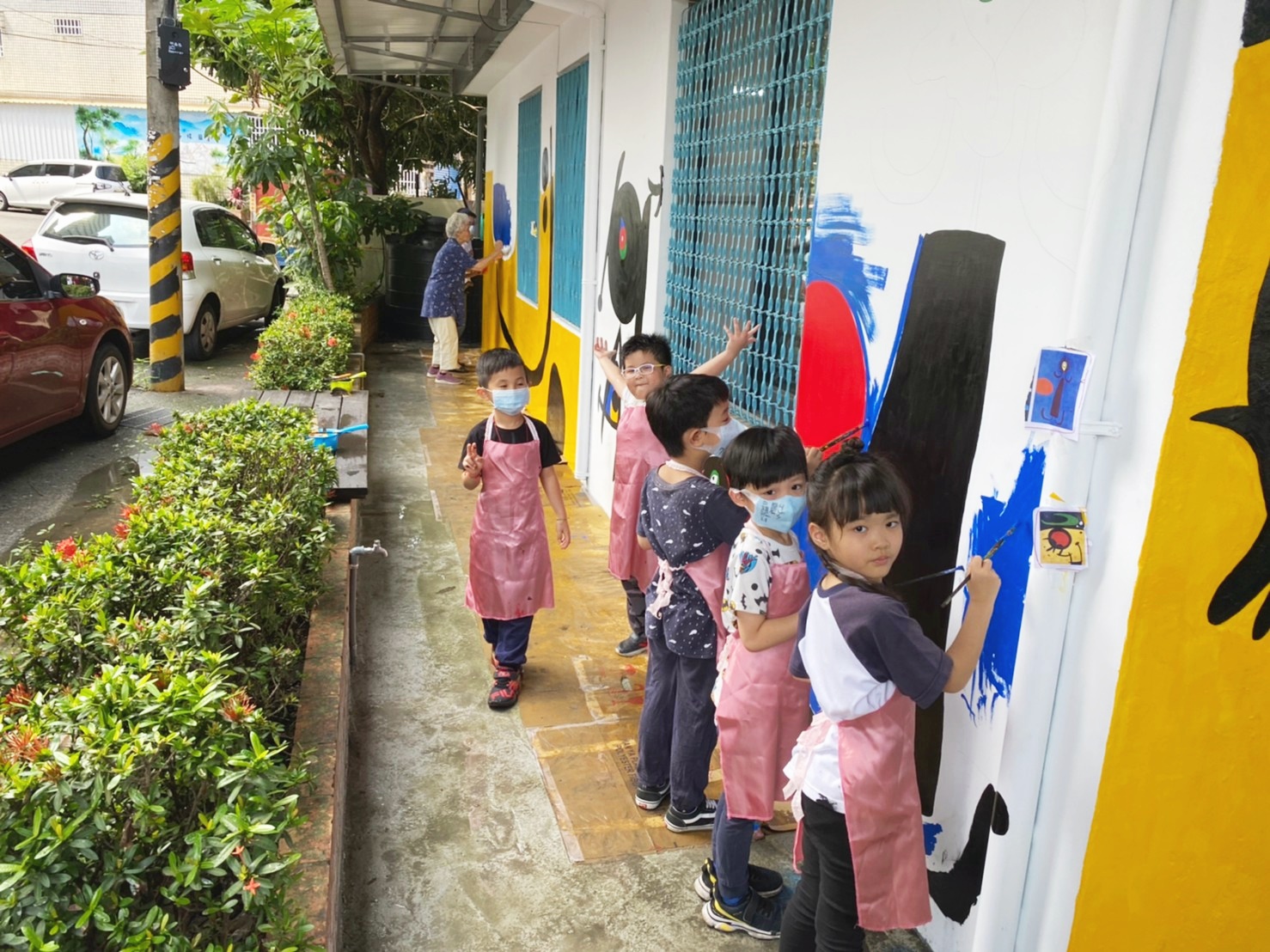 嘉義市私立貝萊登幼兒園壁畫創造彩繪社區~成打卡勝地