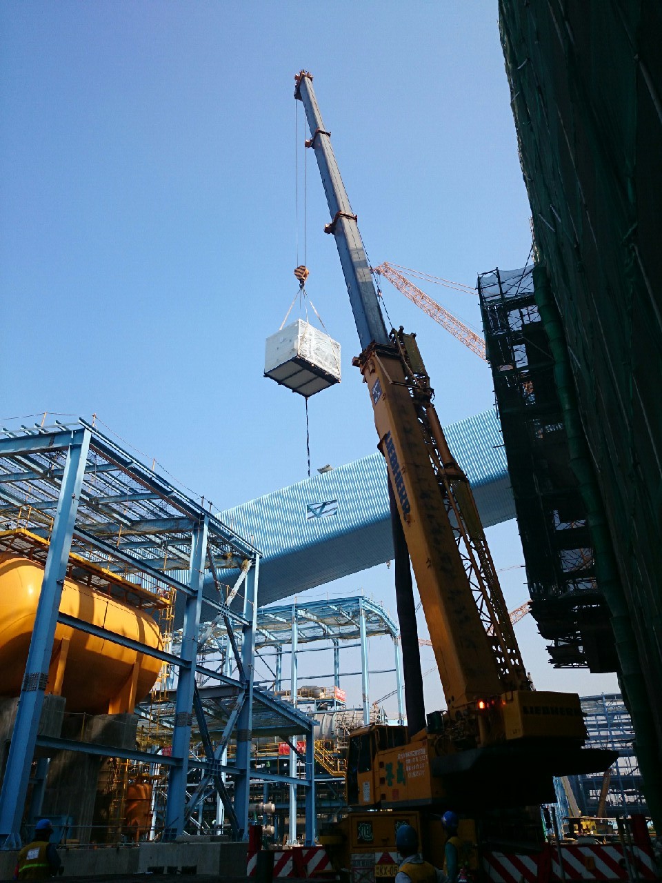 台電大林浦冰水機吊掛安裝