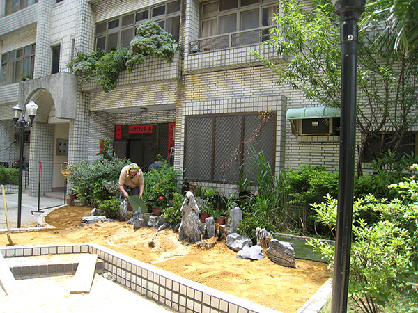 水池改花圃施工過程