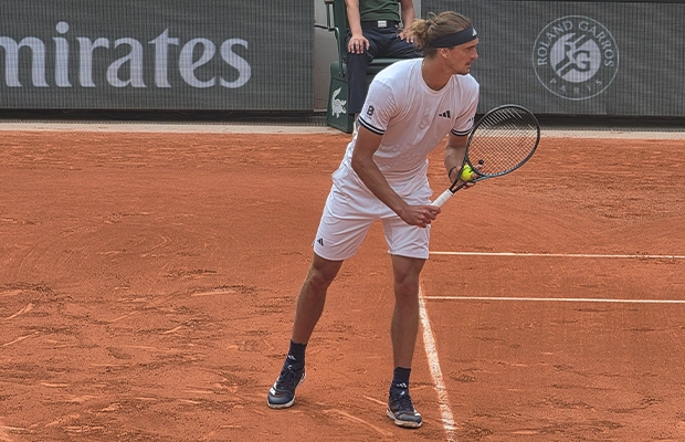 Alexander Zverev playing tennis