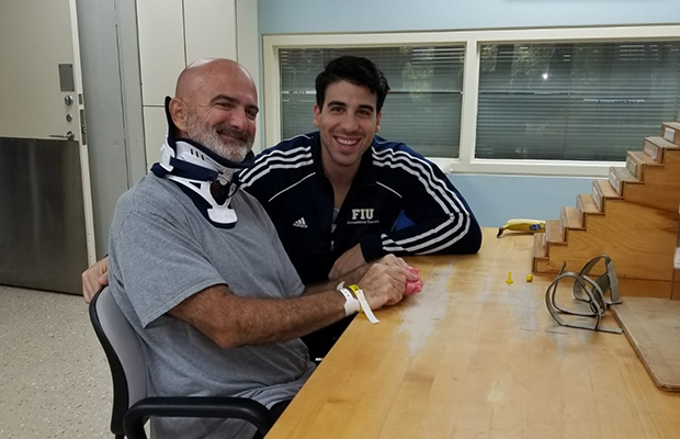 Ed Navarro smiling next to a friend