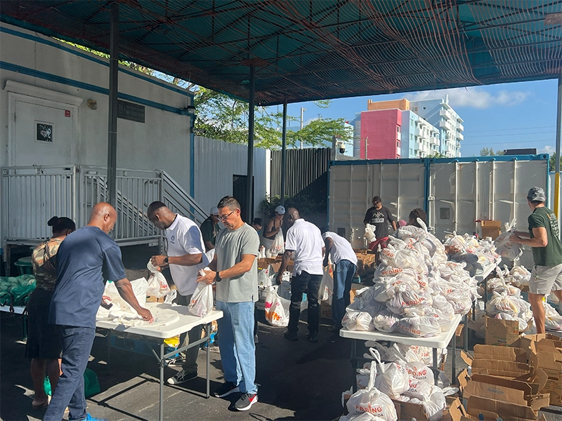people working during volunteer day