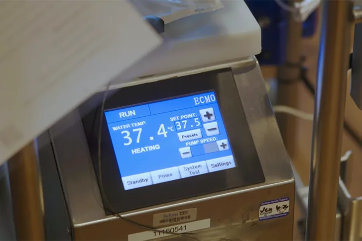 A machine that reads ECMO and has different water temps and set points