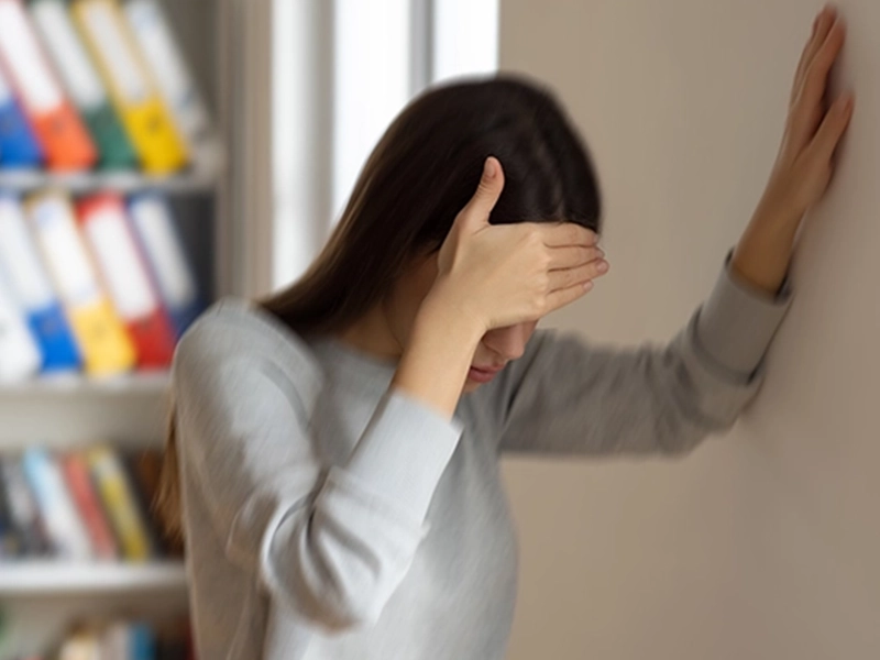 woman having a severe headache