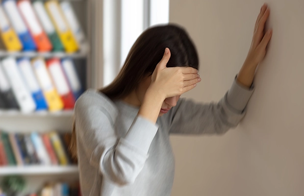 woman having a severe headache